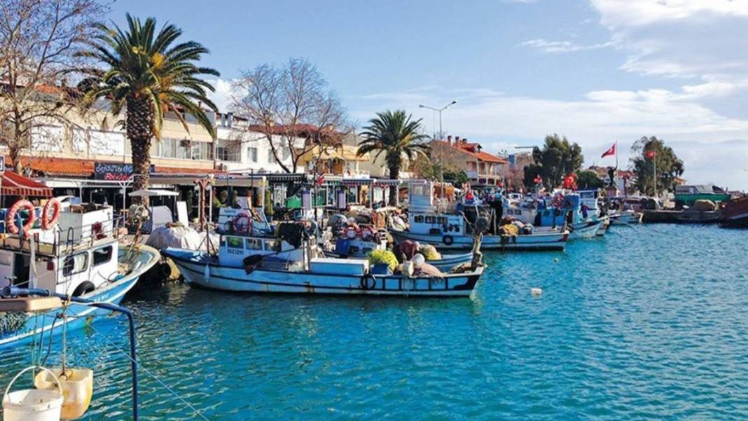 Cam gibi denizi ve el değmemiş doğası ile bu kasaba adeta cennet! Turistler o ilimize akın ediyor, keyfi bambaşka 2